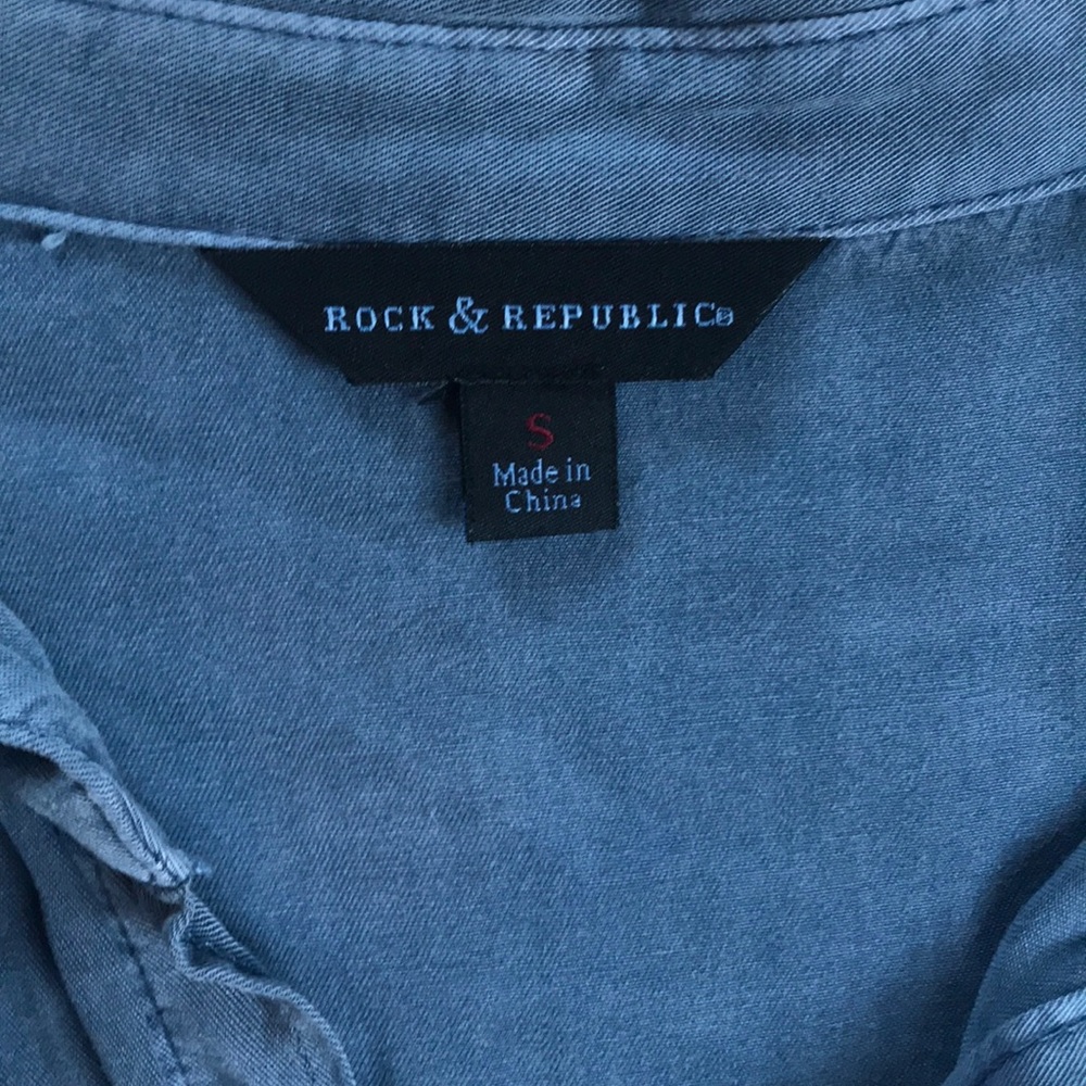 Ladies ROCK & REPUBLIC button down - Picture 2 of 3